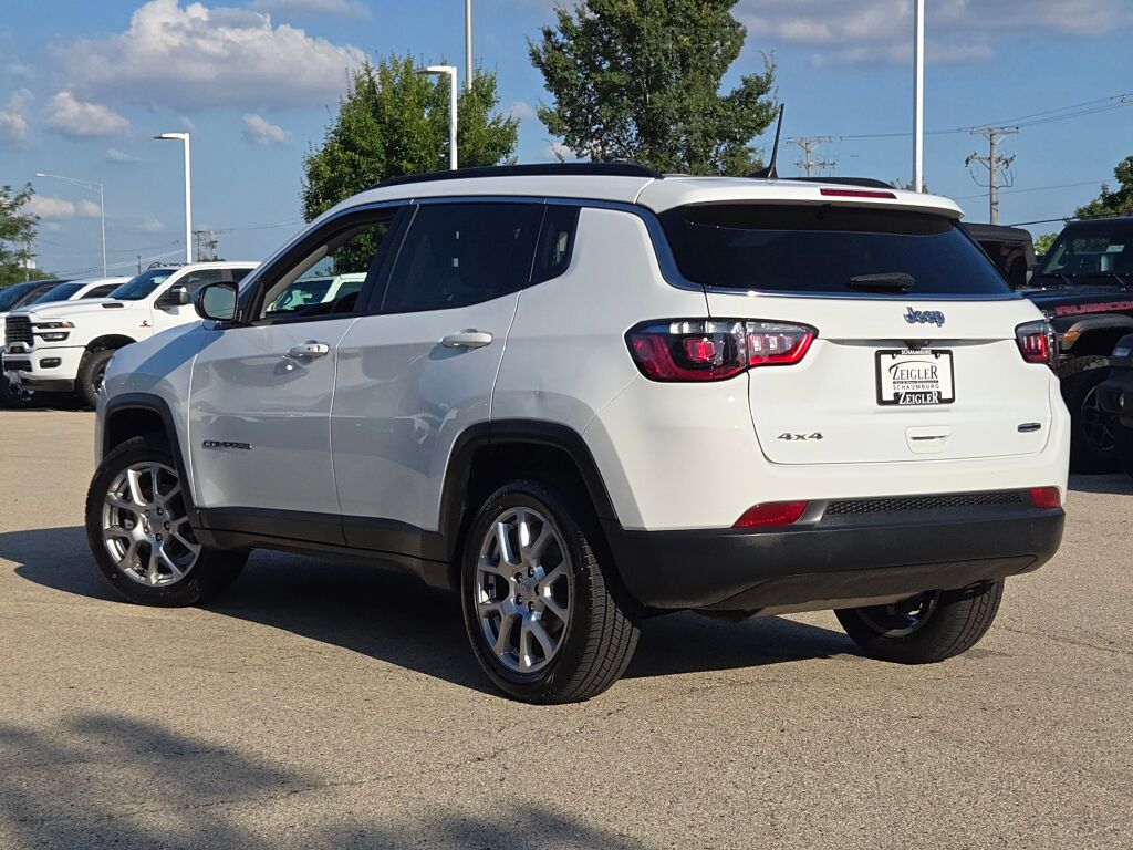2022 Jeep Compass Latitude Lux photo 13