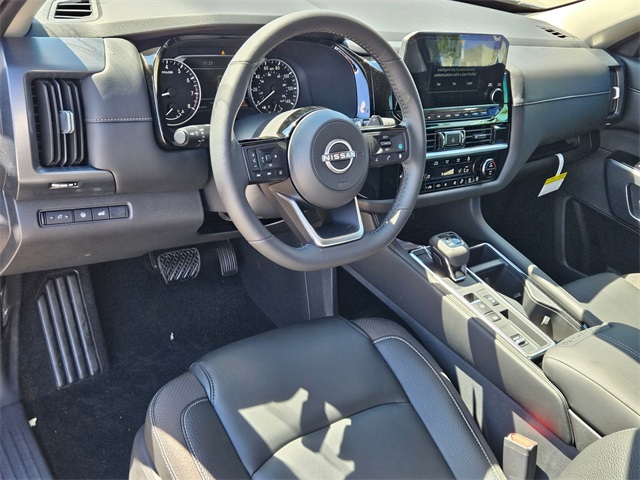 2025 Nissan Pathfinder SL photo 4