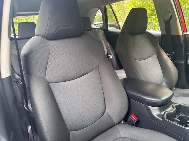 2022 Toyota RAV4 XLE photo 8