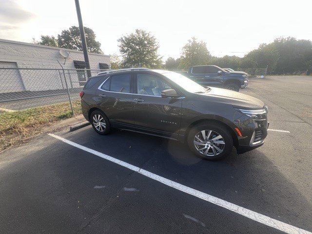 2023 Chevrolet Equinox Premier photo 2