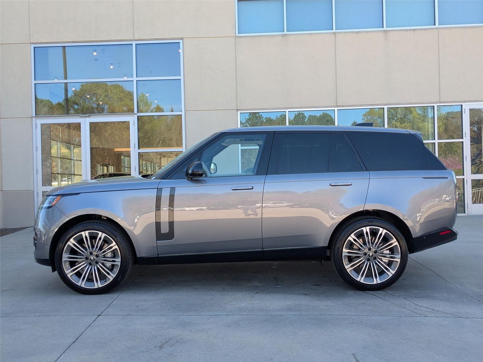 2025 Land Rover Range Rover SE photo 5