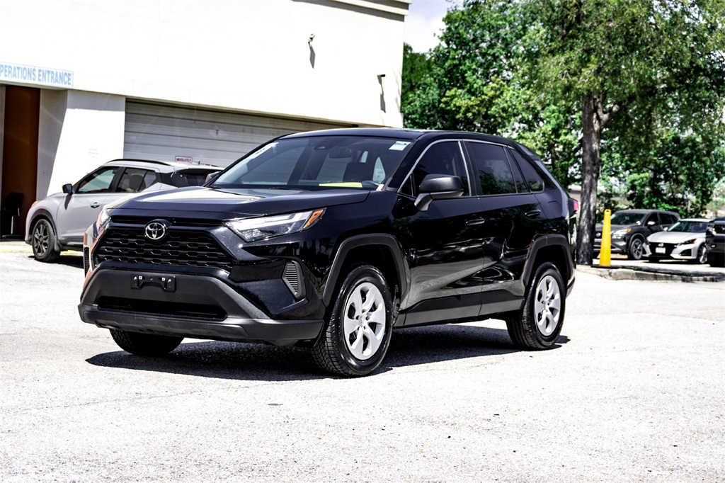 2024 Toyota RAV4 LE photo 9