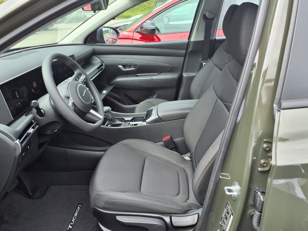2025 Hyundai Tucson SE photo 4