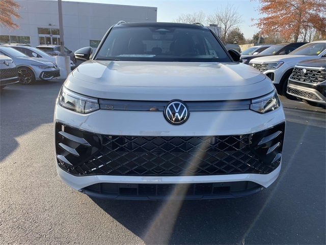 2026 Volkswagen Tiguan SE R-Line Black photo 2