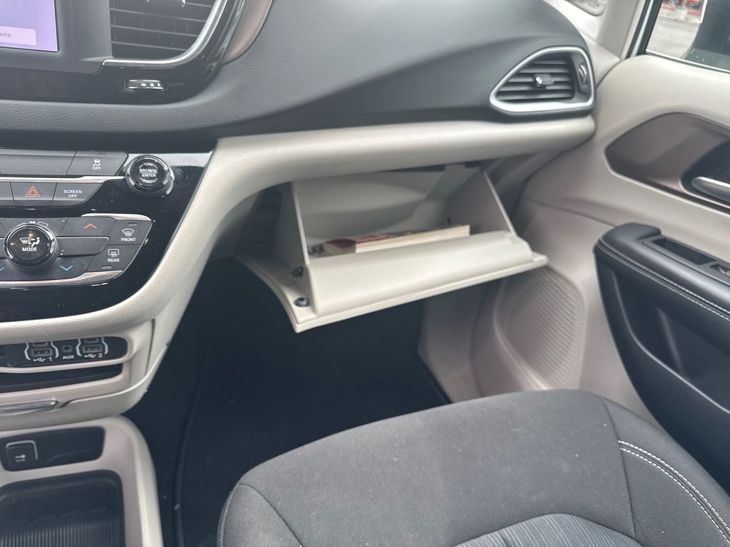 2023 Chrysler Voyager LX photo 25