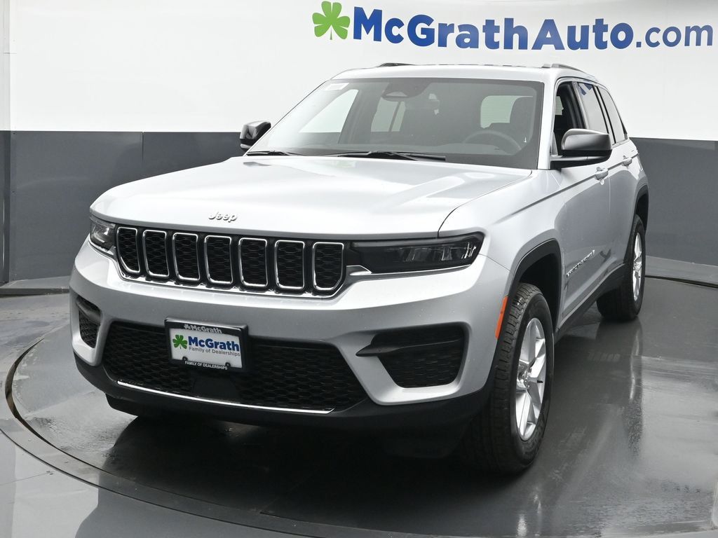 2025 Jeep Grand Cherokee Laredo X photo 3