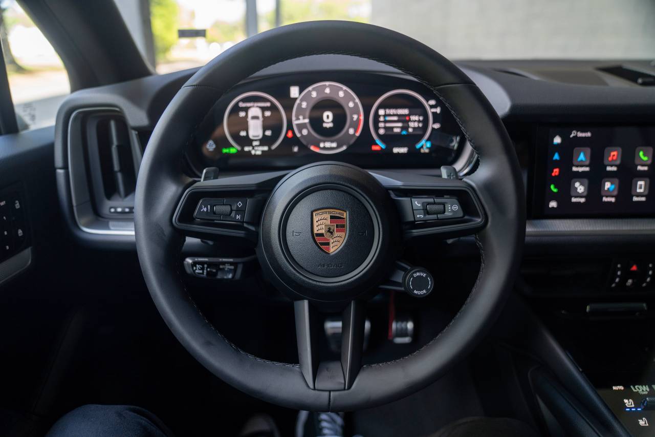 2025 Porsche Cayenne S photo 7