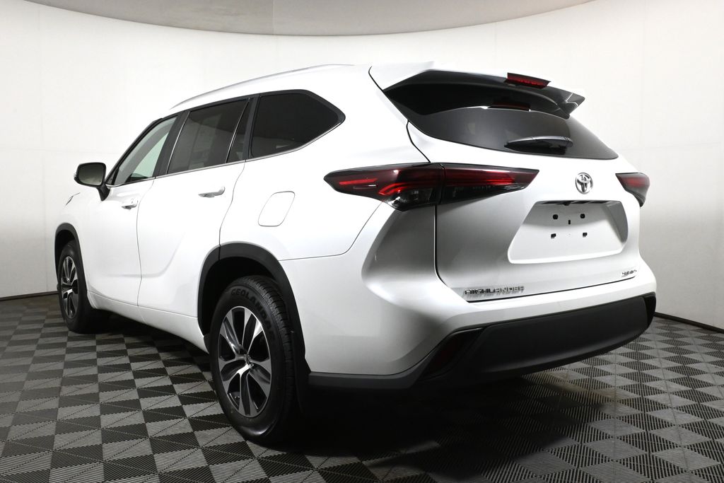 2024 Toyota Highlander XLE photo 5