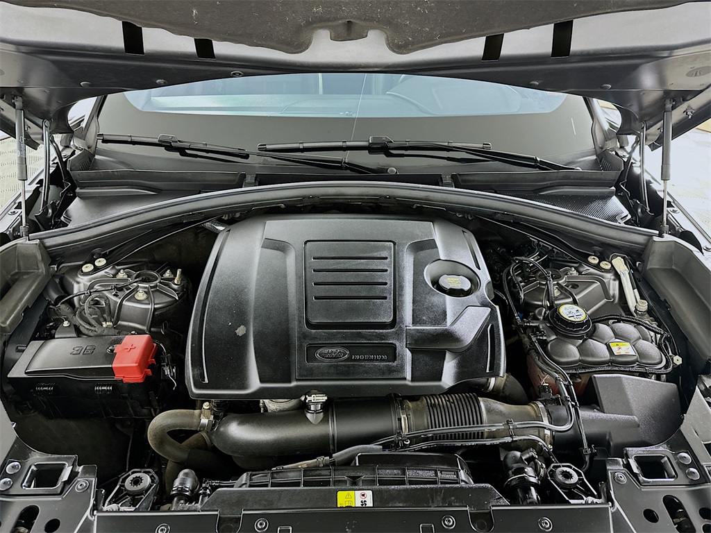 2019 Land Rover Range Rover Velar SE photo 26