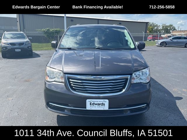 2016 Chrysler Town & Country Touring photo 3