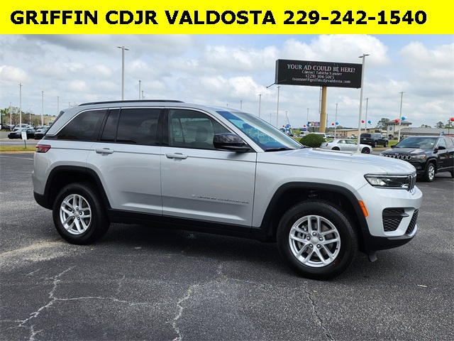 2025 Jeep Grand Cherokee Laredo X photo 2