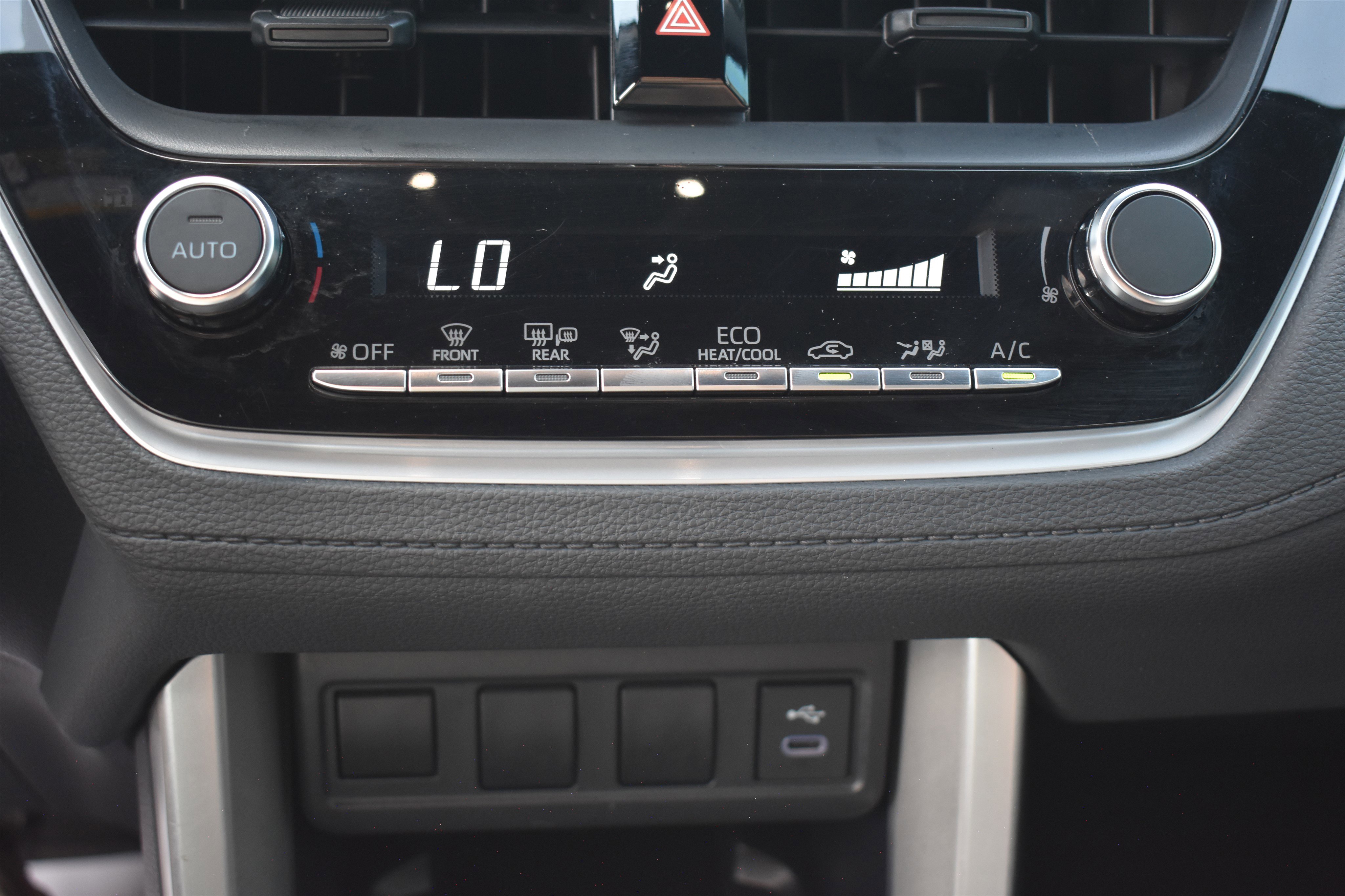 2024 Toyota Corolla Hybrid SE photo 13