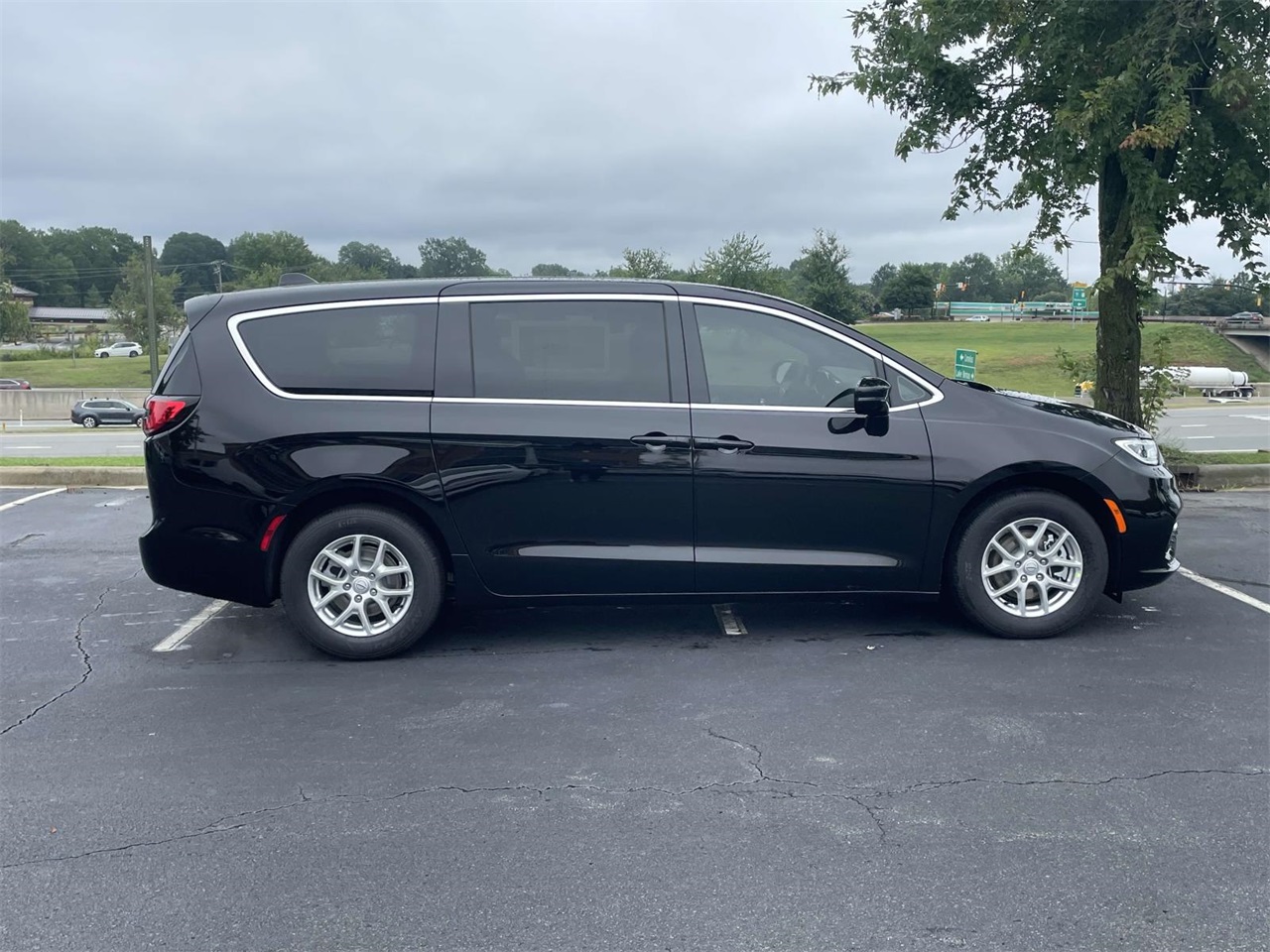 2026 Chrysler Pacifica photo 8