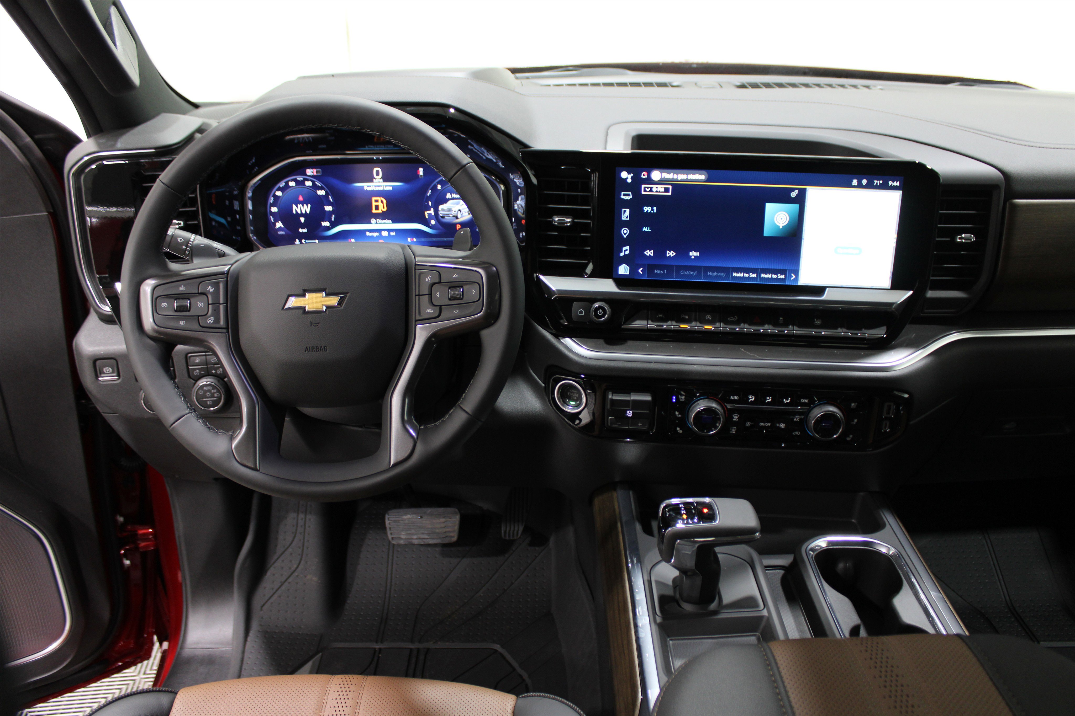 2026 Chevrolet Silverado 1500 High Country photo 2