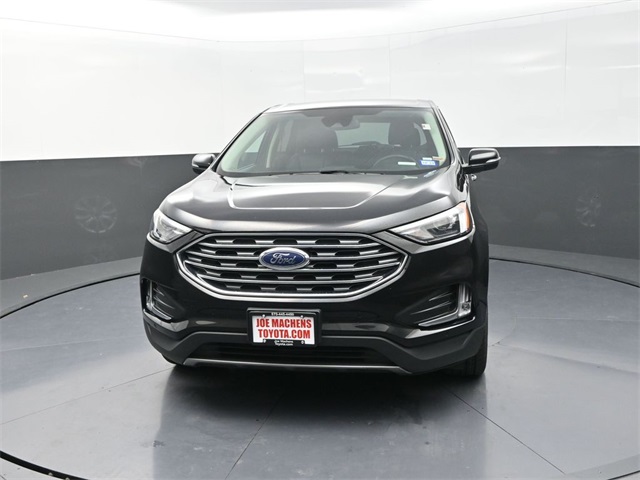 2022 Ford Edge Titanium photo 2