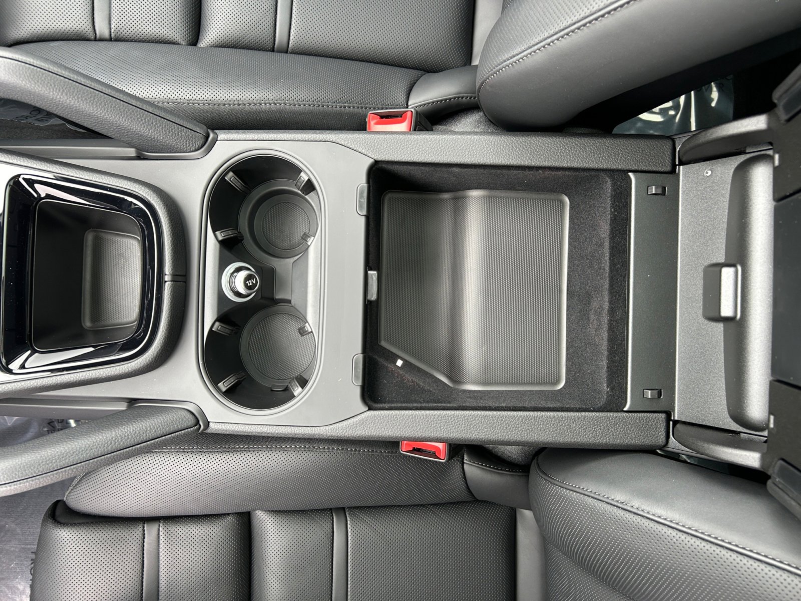 2025 Porsche Cayenne Coupe Base photo 24