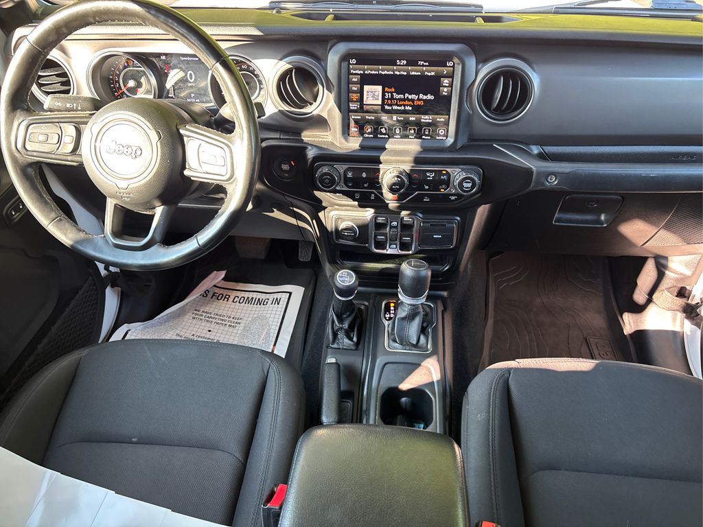 2021 Jeep Gladiator Willys photo 18