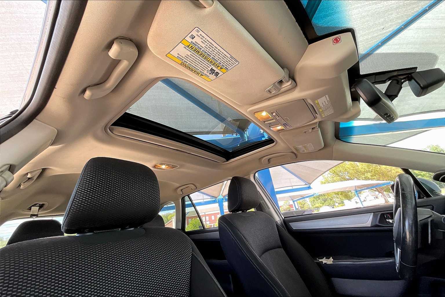 2017 Subaru Outback Premium photo 13