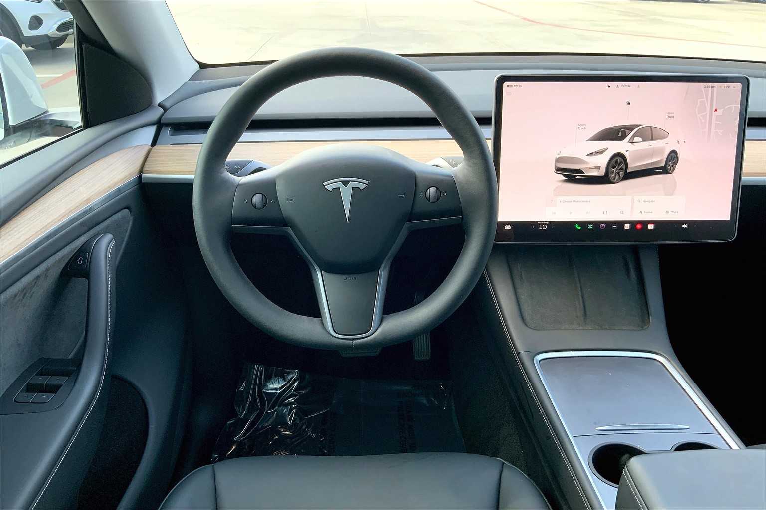 2024 Tesla Model Y Long Range photo 5