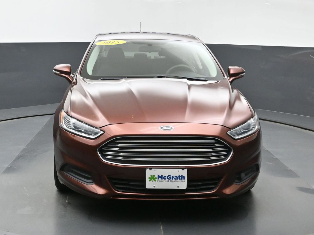 2015 Ford Fusion SE photo 2
