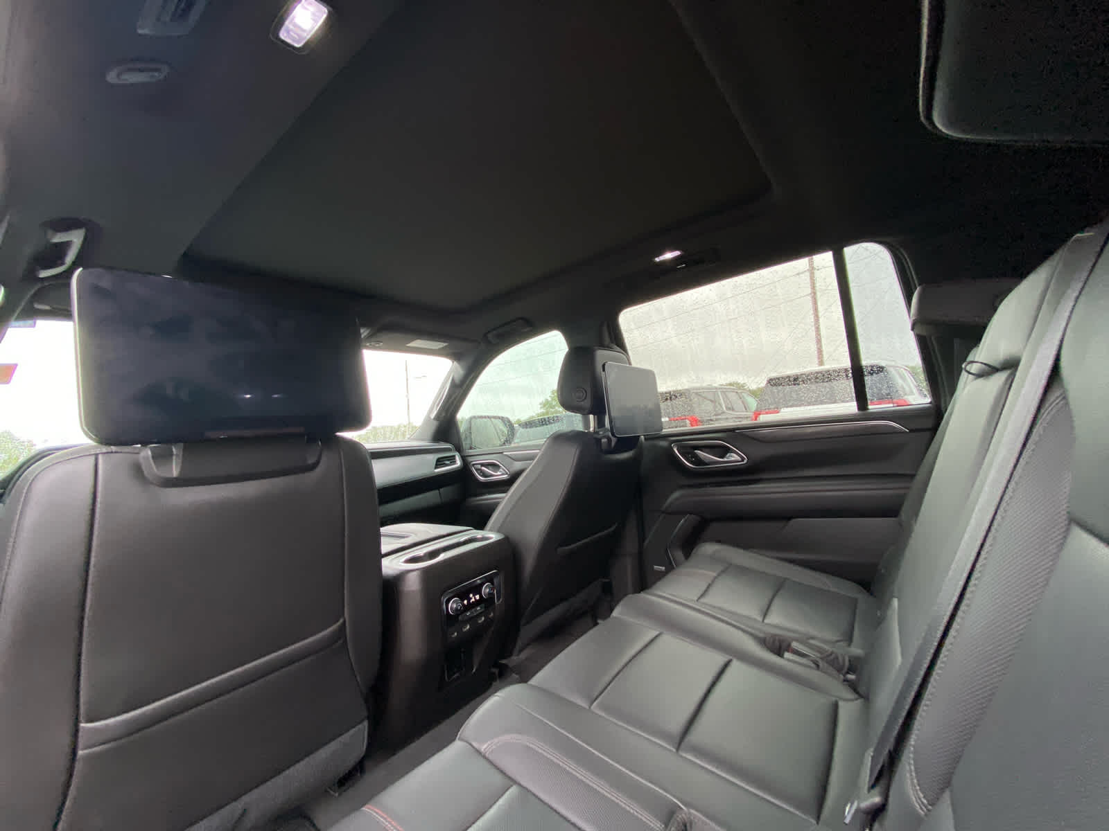 2021 Chevrolet Suburban RST photo 28