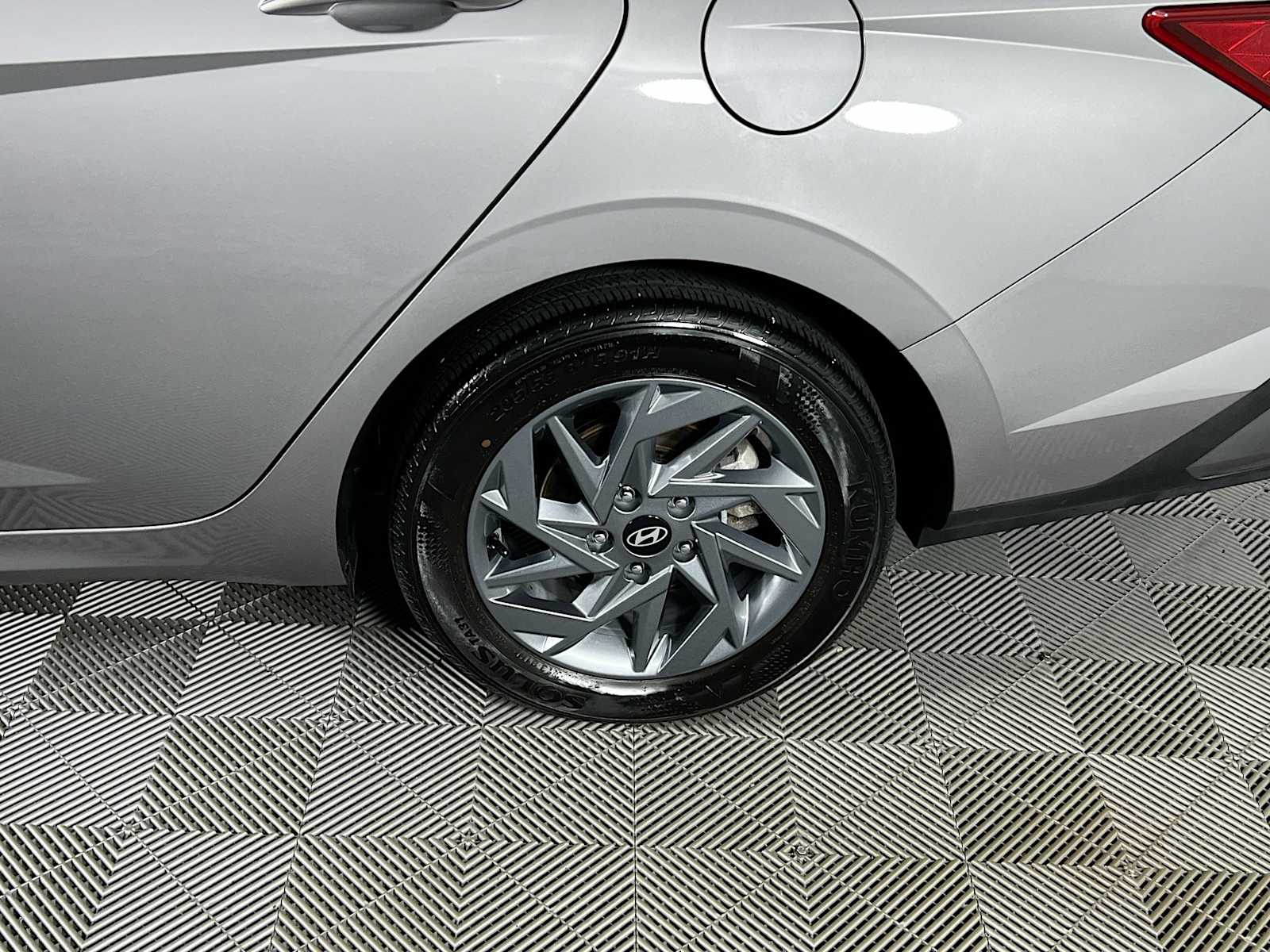 2024 Hyundai Elantra SEL photo 29