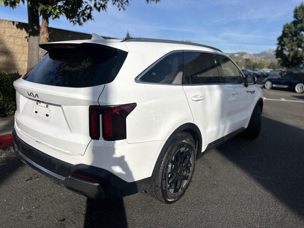 Used 2024 White Kia S image 7