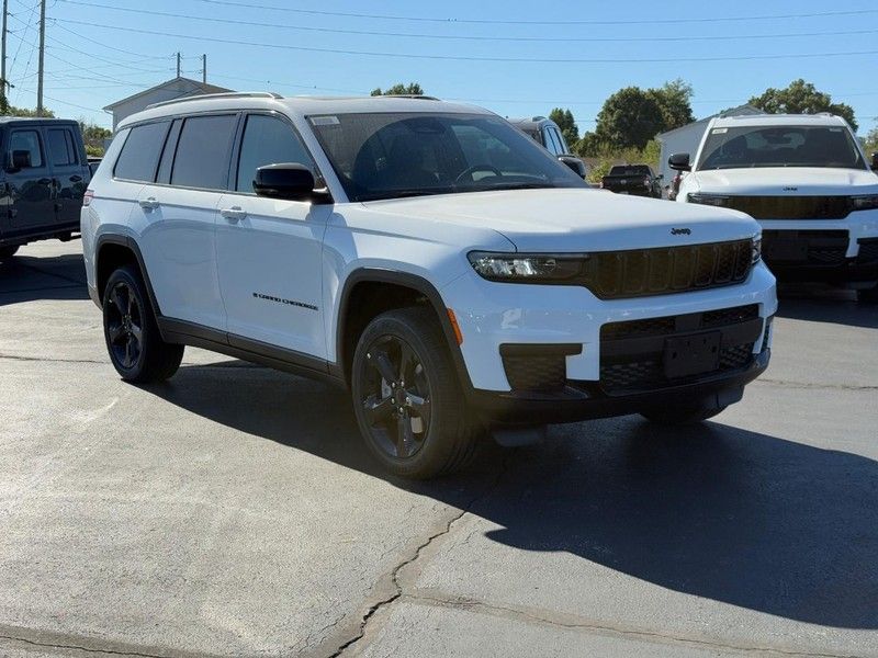 2025 Jeep Grand Cherokee Altitude X photo 2