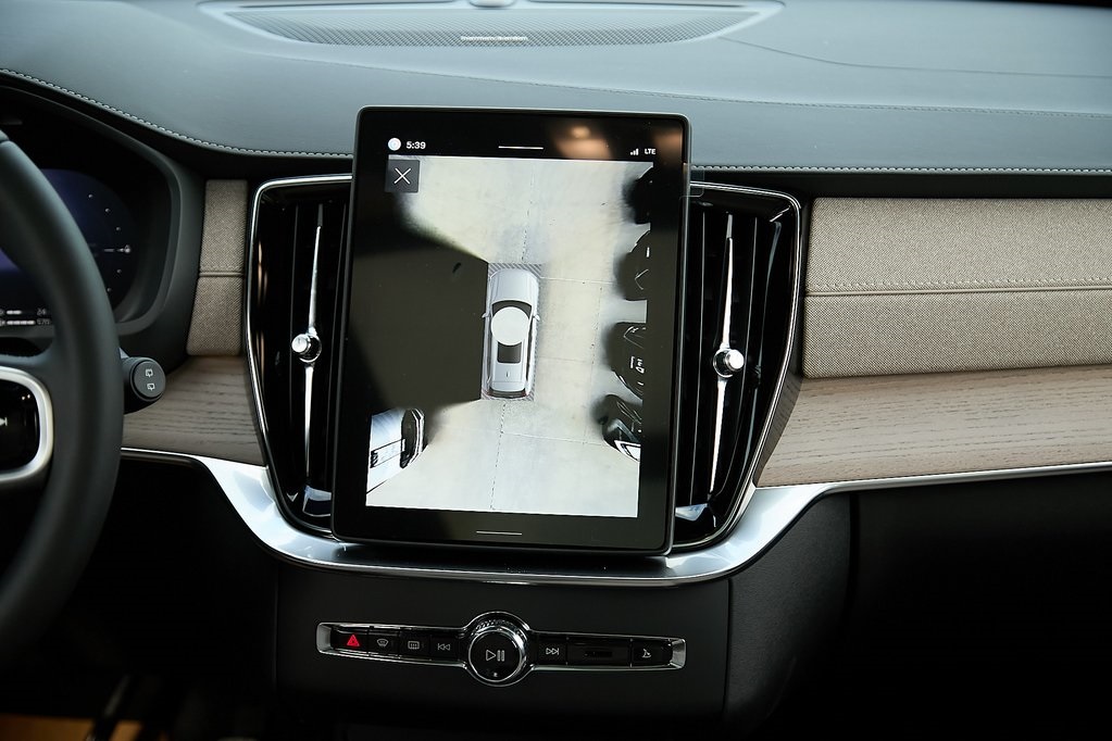 2026 VOLVO XC90 - Image 26