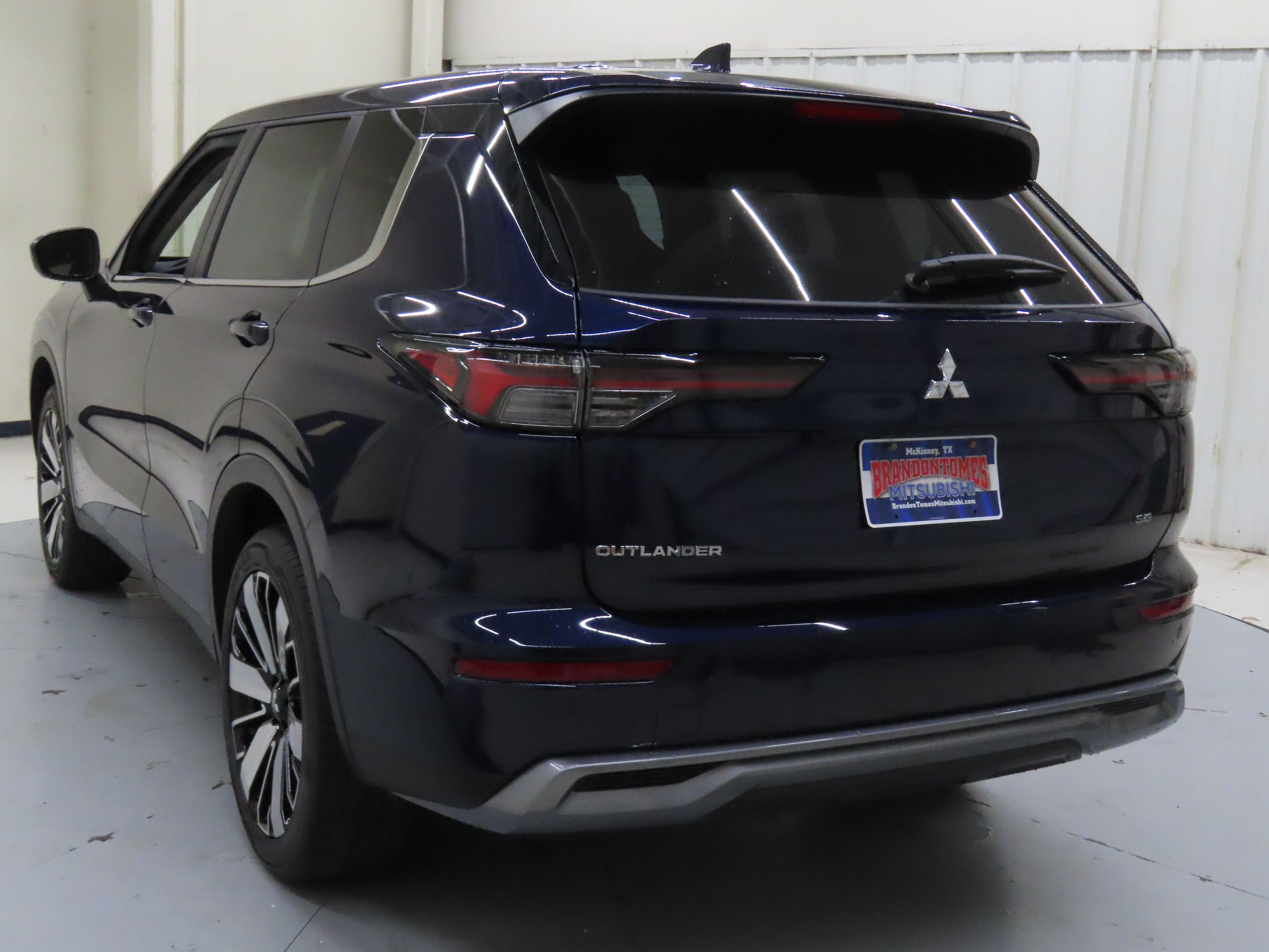 2025 Mitsubishi Outlander SE photo 4