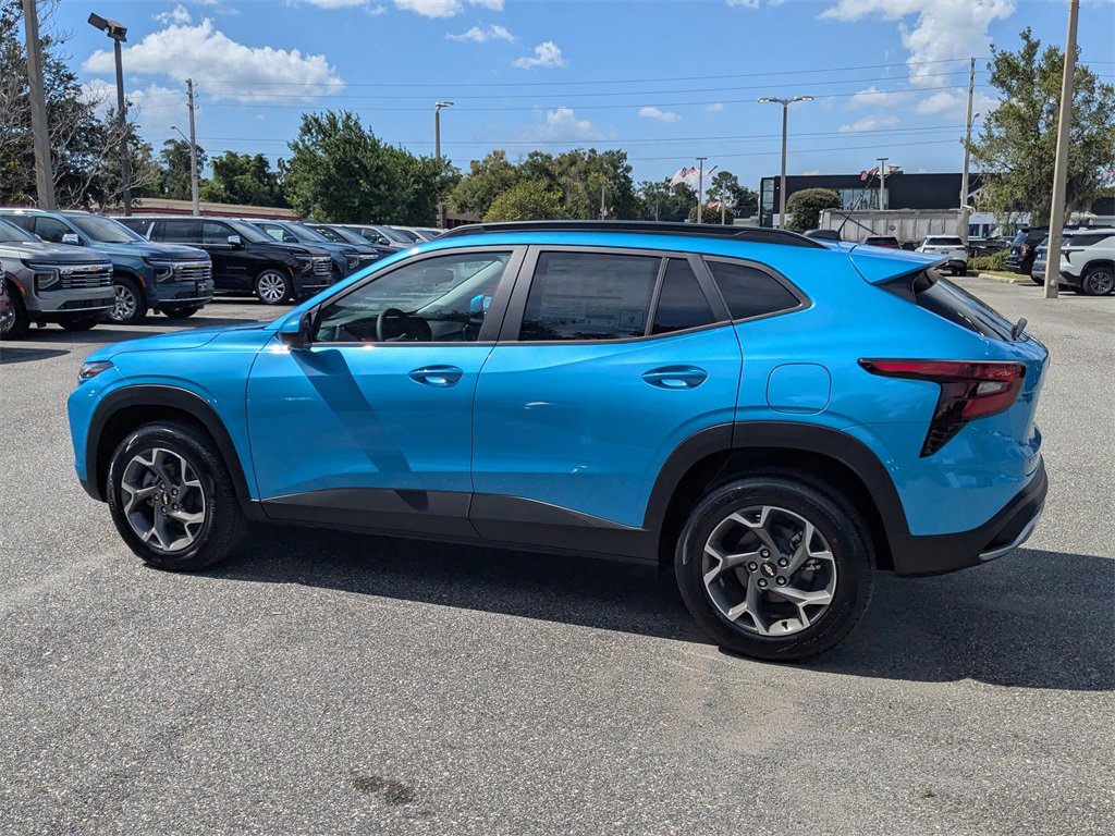 2025 Chevrolet Trax LT photo 3