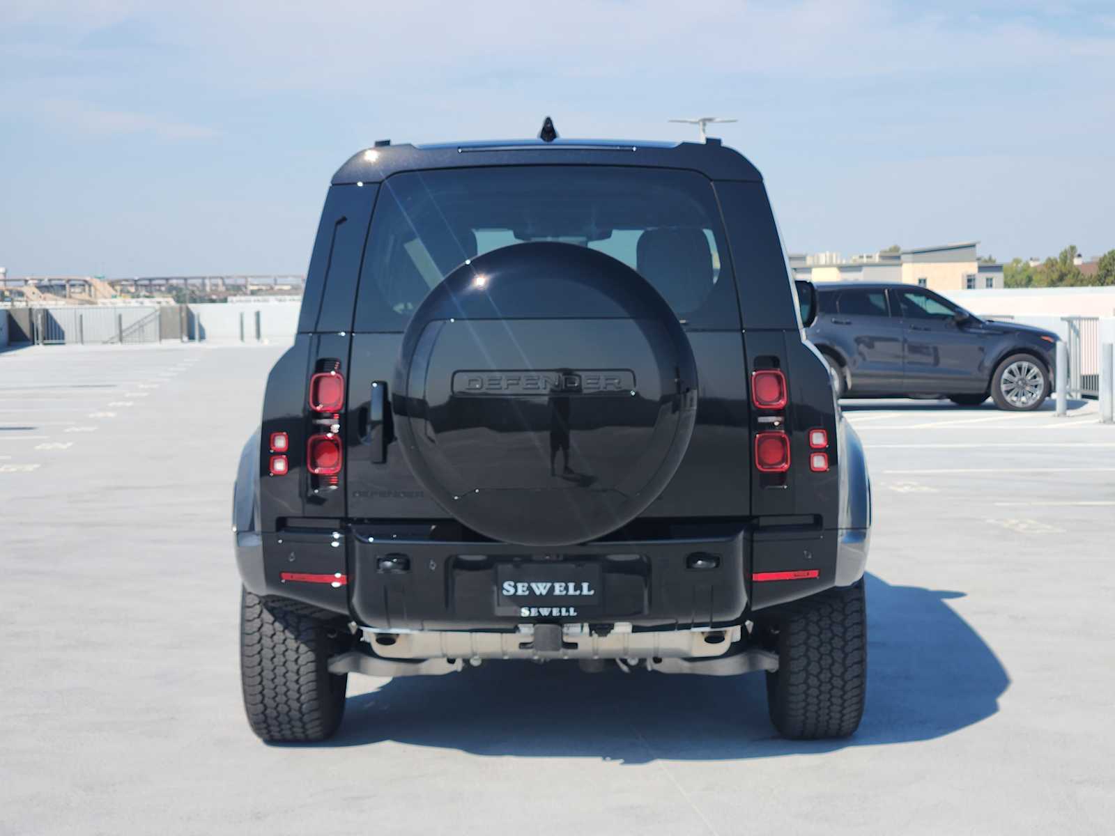 2025 Land Rover Defender 110 X-Dynamic SE photo 6