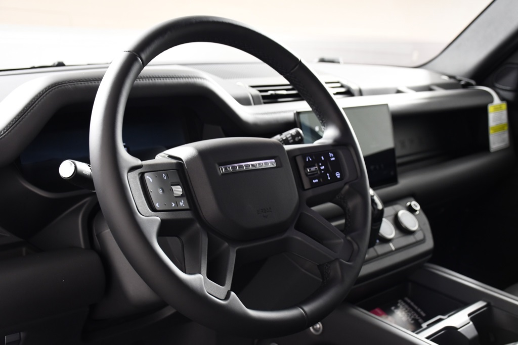 2025 Land Rover Defender 130 S photo 13