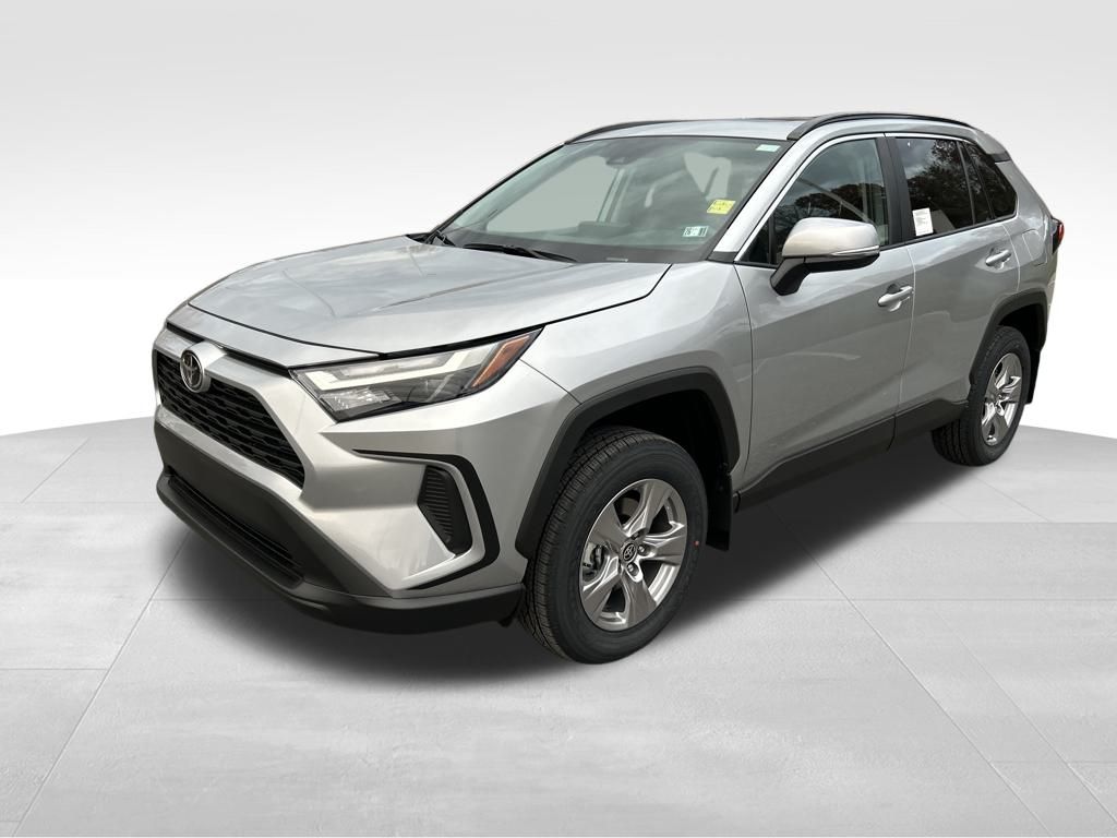 2025 Toyota RAV4 XLE's photo