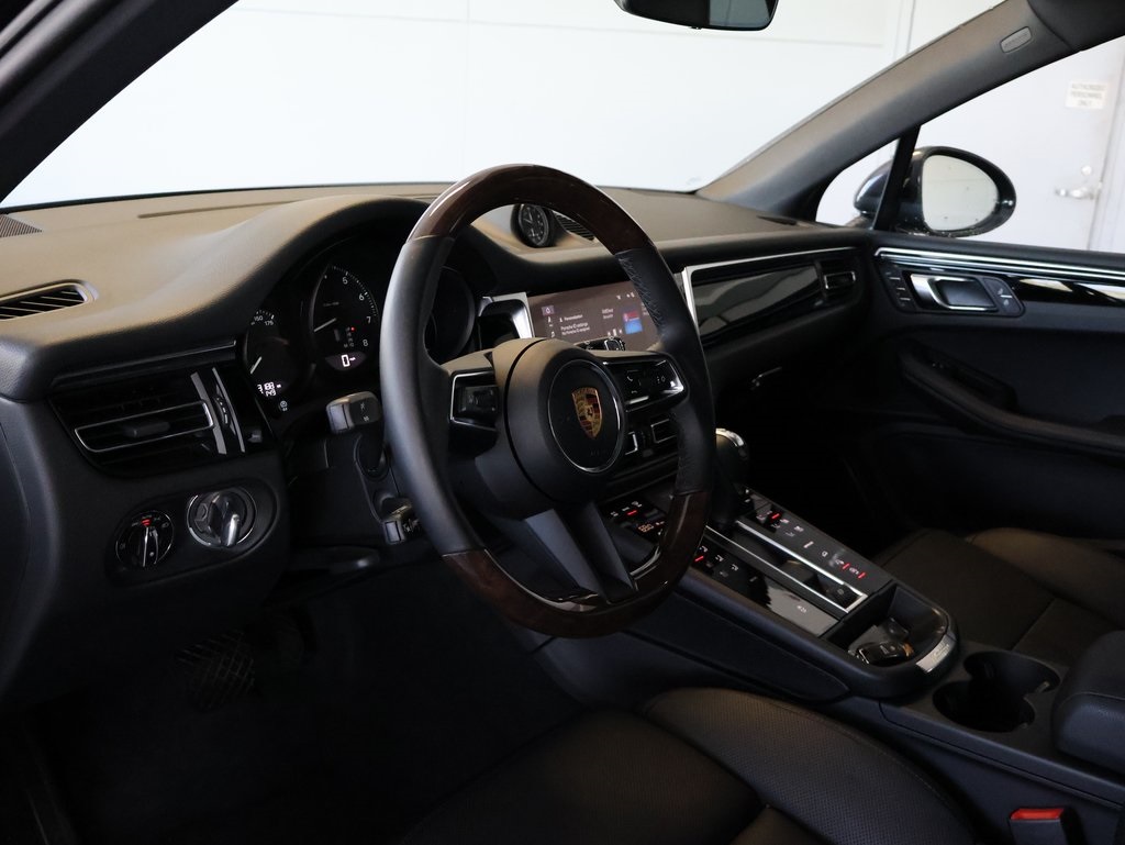 2024 Porsche Macan T photo 4