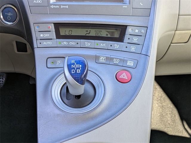 2015 Toyota Prius Four photo 16