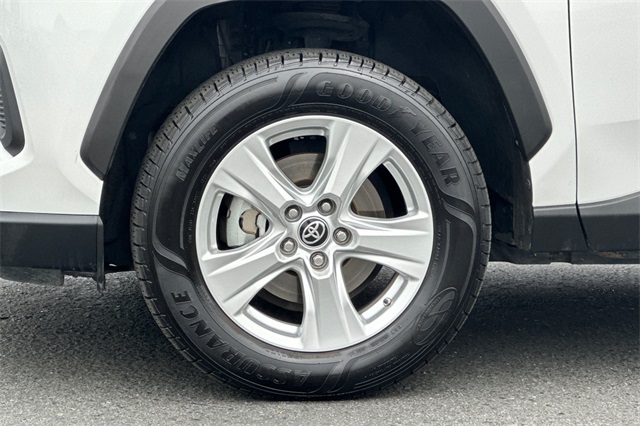 2021 Toyota RAV4 Hybrid LE photo 24