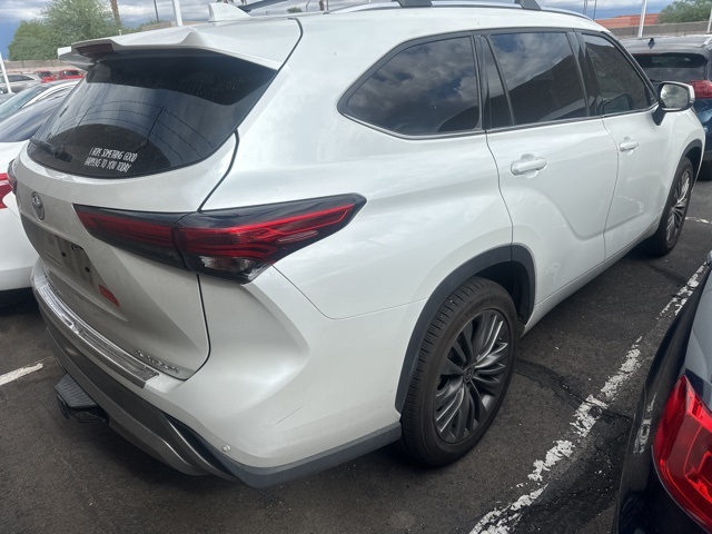 2022 Toyota Highlander Platinum photo 2