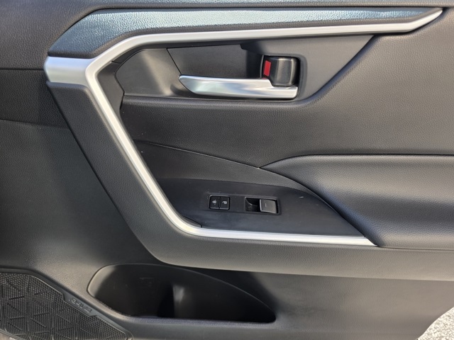 2024 Toyota RAV4 XLE photo 12