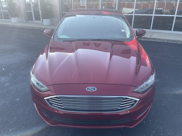 2017 Ford Fusion SE photo 2