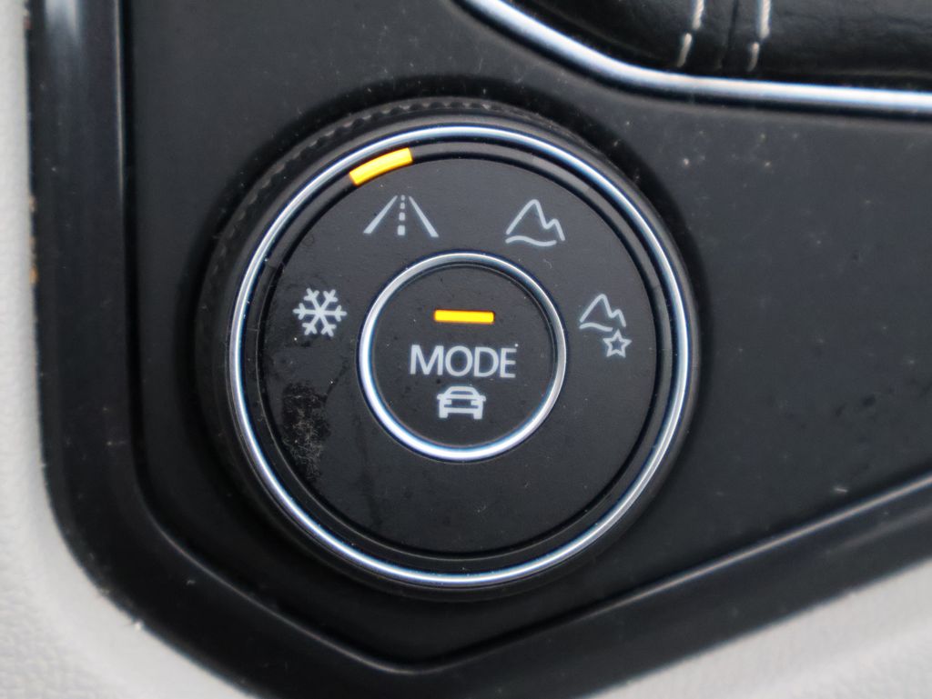 2024 Volkswagen Tiguan SE Wolfsburg Edition photo 22