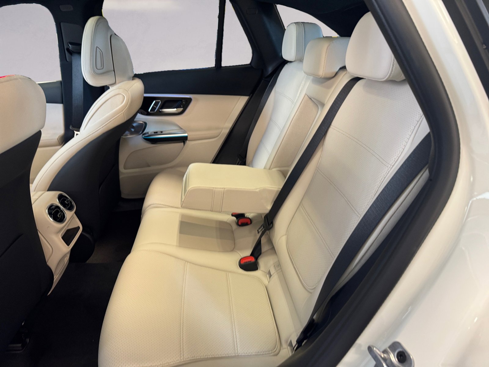2025 Mercedes Benz GLC 350e 4MATIC photo 12