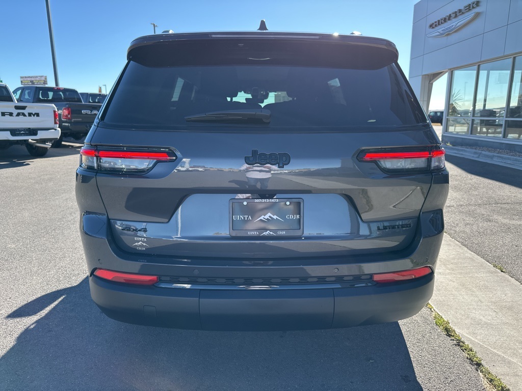 2025 Jeep Grand Cherokee Limited photo 3