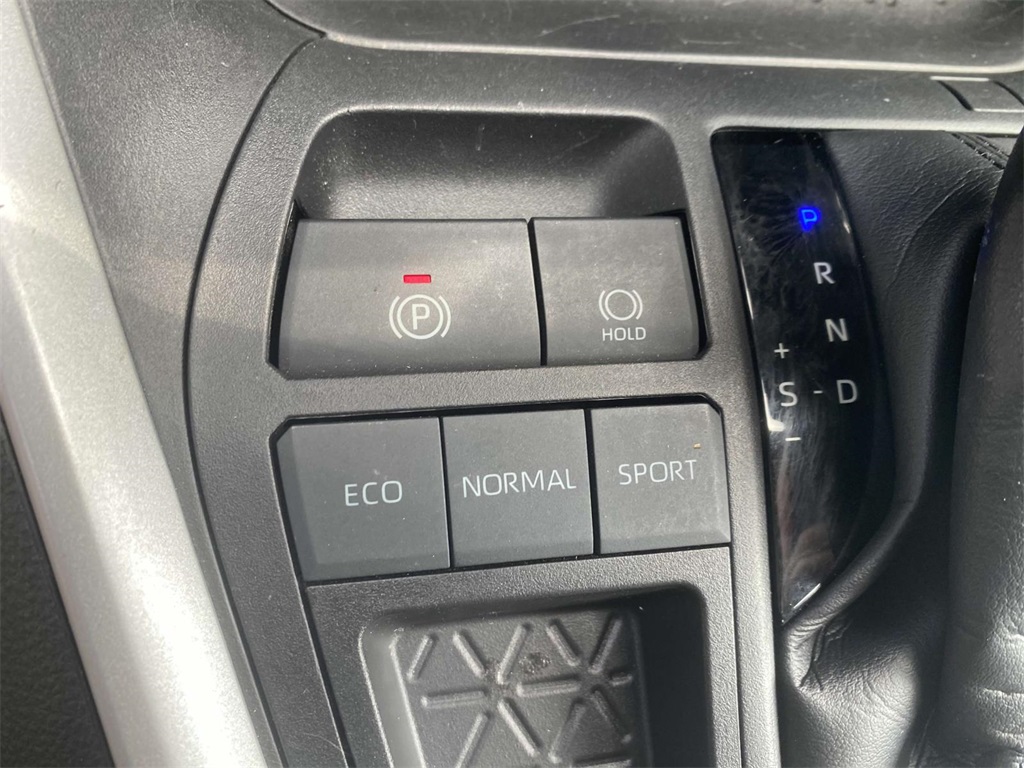 2023 Toyota RAV4 XLE photo 17