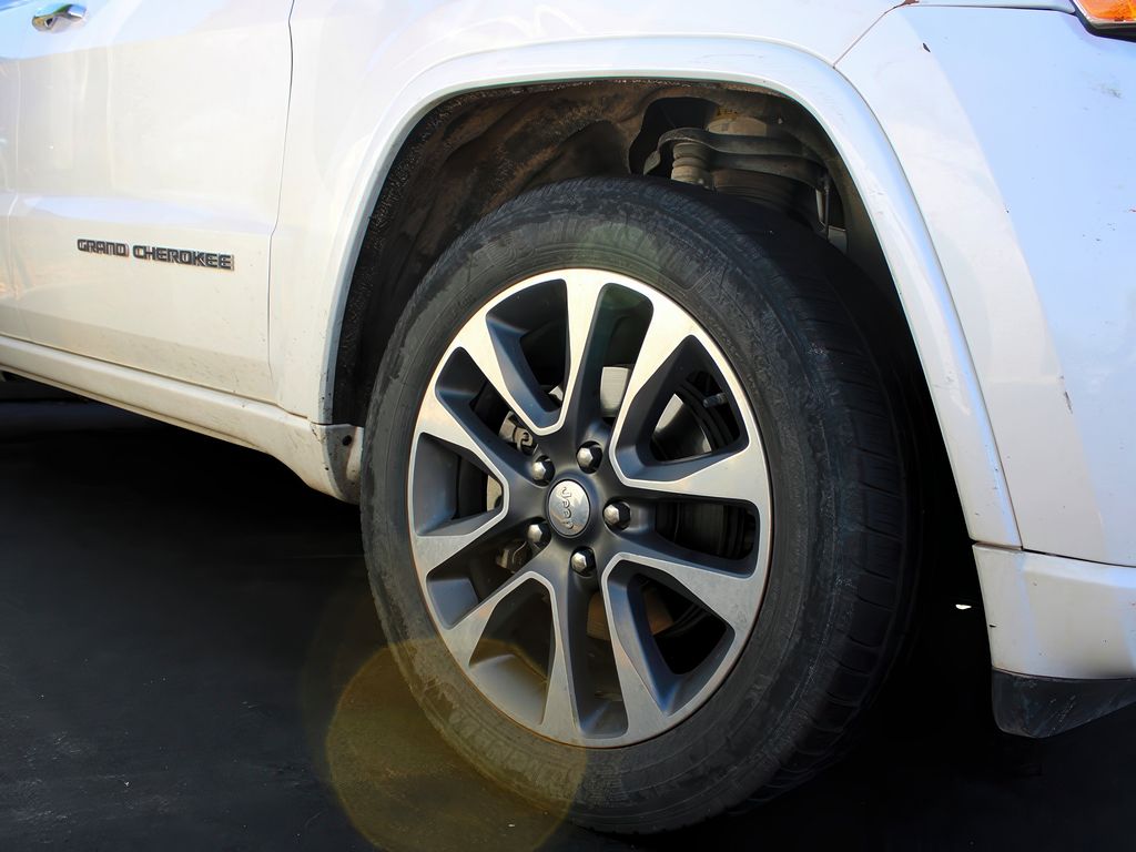 2017 Jeep Grand Cherokee Overland photo 3