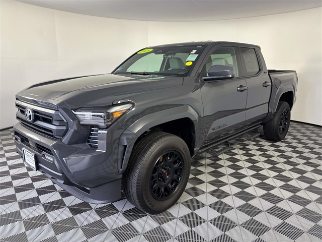 2025 Toyota Tacoma SR5 photo 3