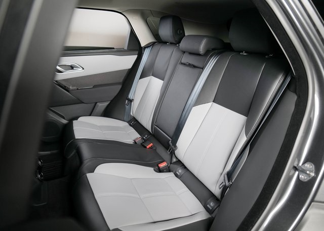 2025 Land Rover Range Rover Velar SE photo 4