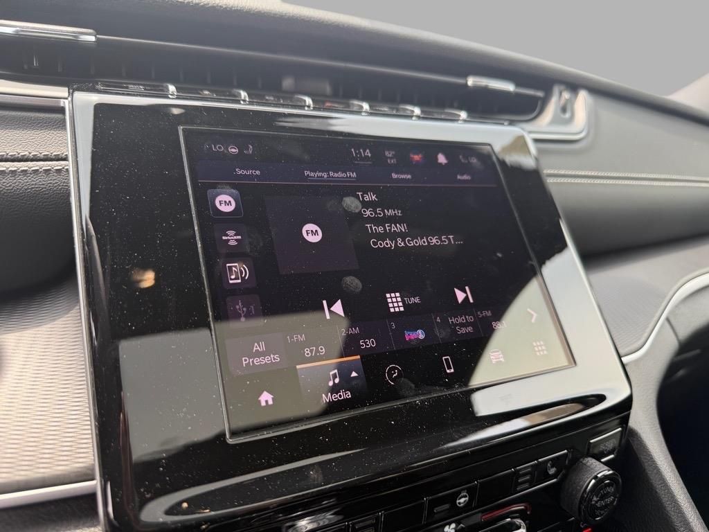 2025 Jeep Grand Cherokee Laredo Altitude photo 2