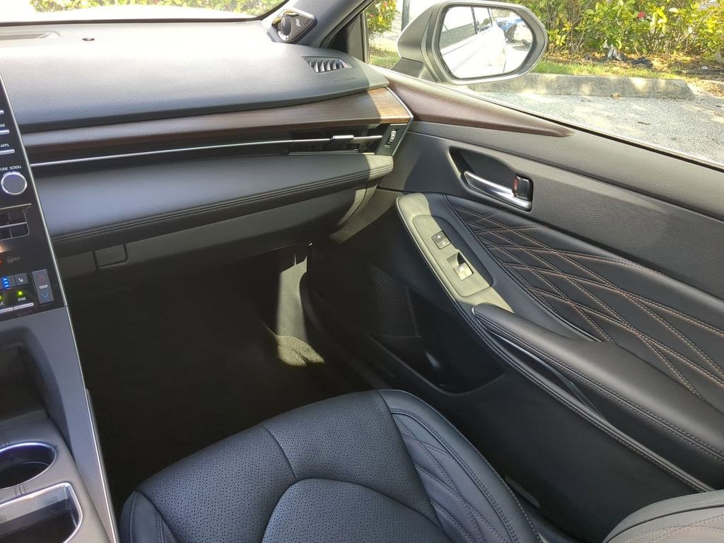 2022 Toyota Avalon Limited photo 16