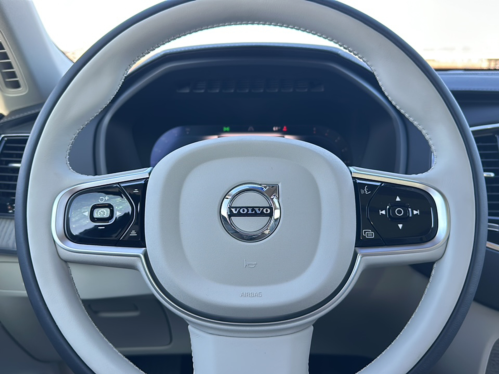 2025 Volvo XC90 AWD photo 10